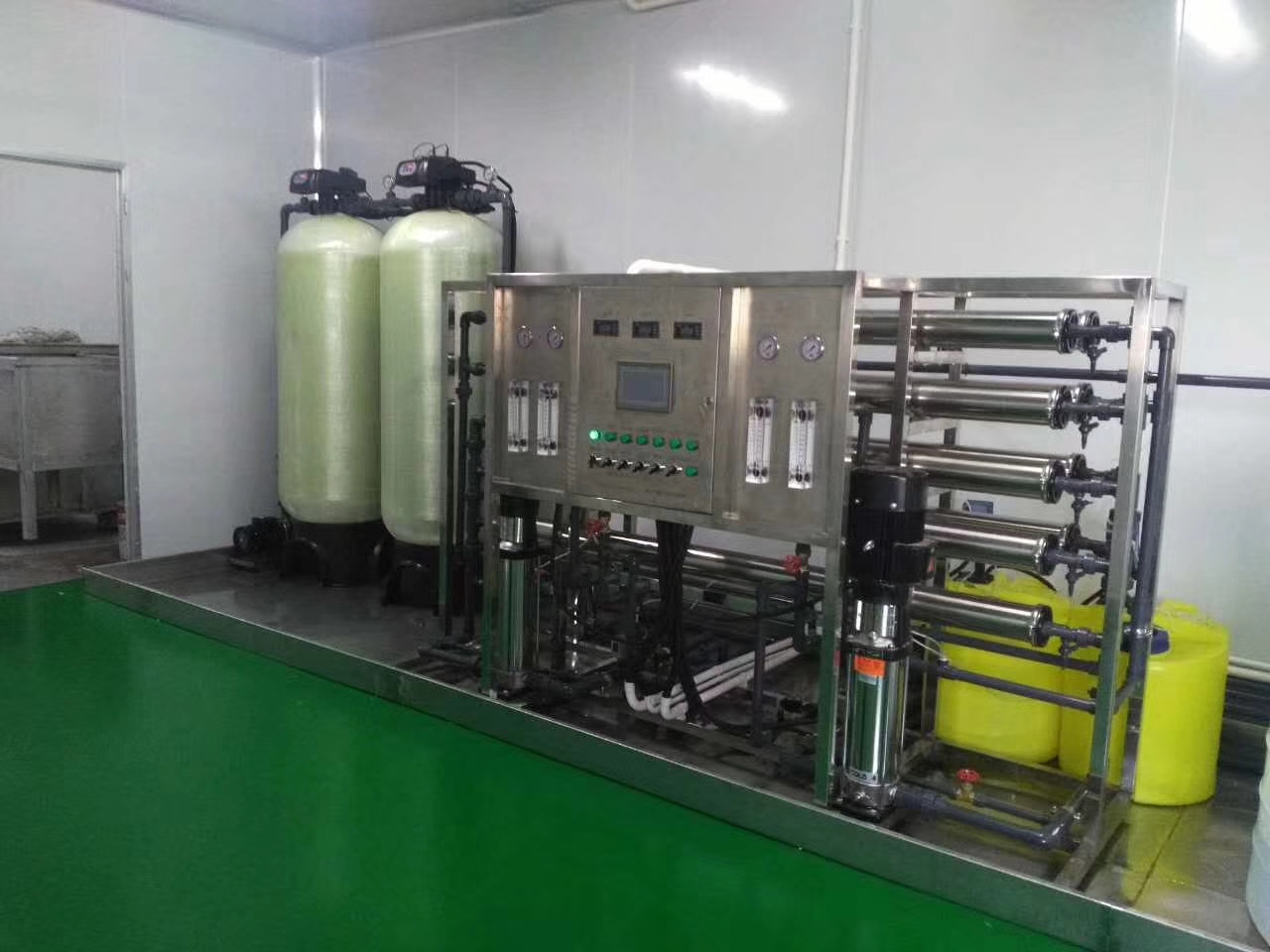 株洲立方新能源2T/H双级反渗透+EDI超纯水安装调试完毕_公司新闻_湖南鑫泰环保科技|水处理设备|工业纯水超纯水设备|软化水设备|反渗透纯水设备